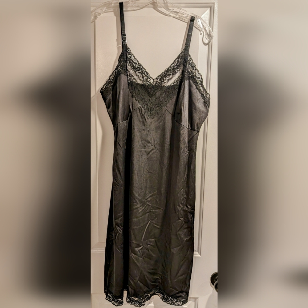 Vintage Black Slip Sz Lg